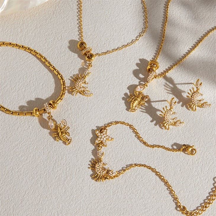 Sparkling Crab Stud Earring price